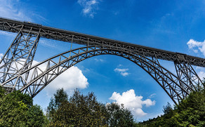 ein Foto der Müngstener Eisenbahnbrücke 