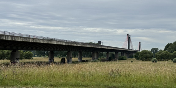Vorland- und Strombrücke vom rechten Rheinufer