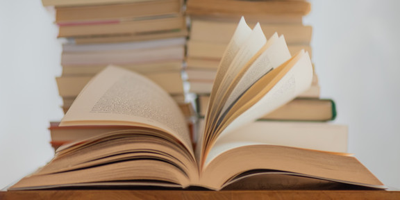 Aufgeschlagenes Buch