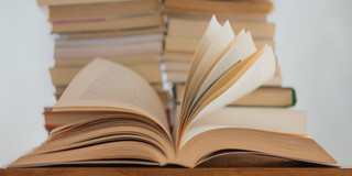 Aufgeschlagenes Buch