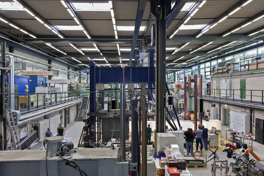 ein Foto der Halle des Instituts für Forschung (TU Dortmund)