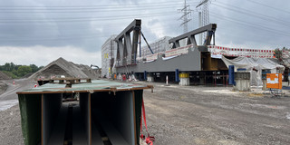 Stahlträger vor dem Einbau Stahlträger vor dem Einbau