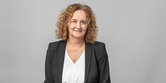 Bettina Brune Außerplanmäßige Professorin des Lehrstuhls Stahlbau Bettina Brune