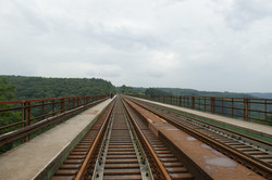 ein Foto der Bahngleise der Müngstener Brücke 
