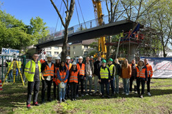 Gruppenfoto während des Einhubs