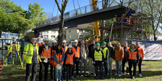 Gruppenfoto während des Einhubs
